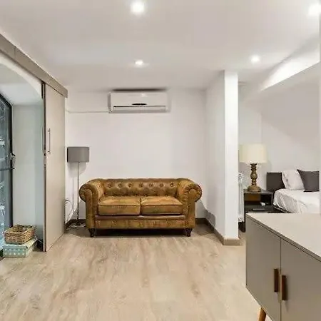 Huge Duplex With Private Garden Next To Ramblas Διαμέρισμα *