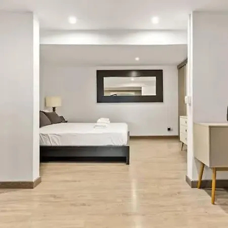 Huge Duplex With Private Garden Next To Ramblas Διαμέρισμα