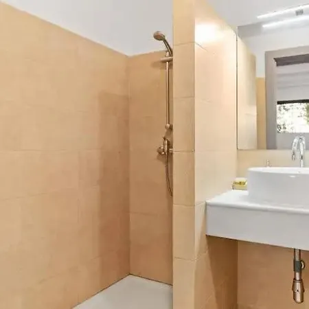 Huge Duplex With Private Garden Next To Ramblas Appartement *